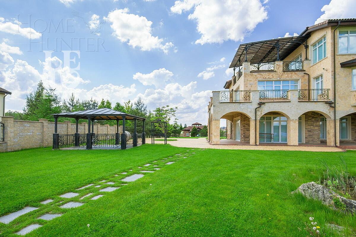 3-этажный коттедж 1 500 м² с отделкой