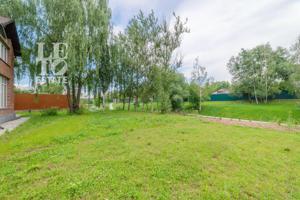 2-этажный коттедж 398.2 м² без отделки