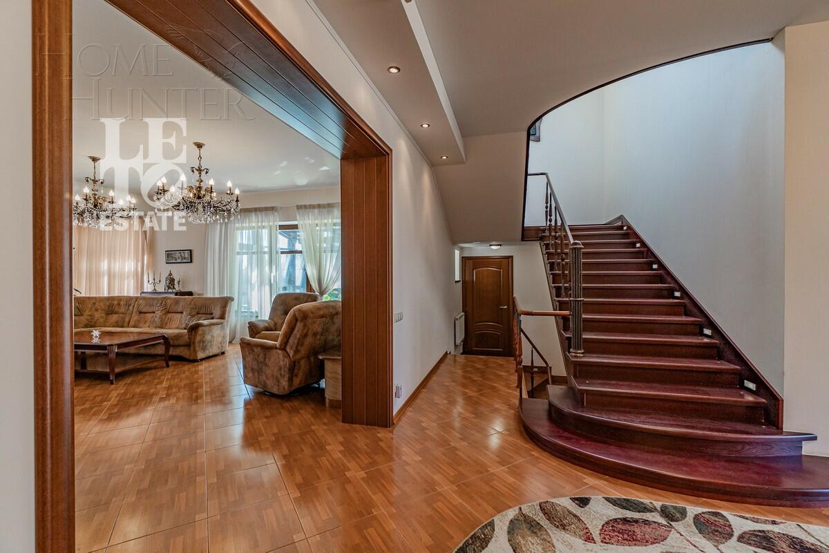 3-этажный коттедж 692.6 м² с отделкой