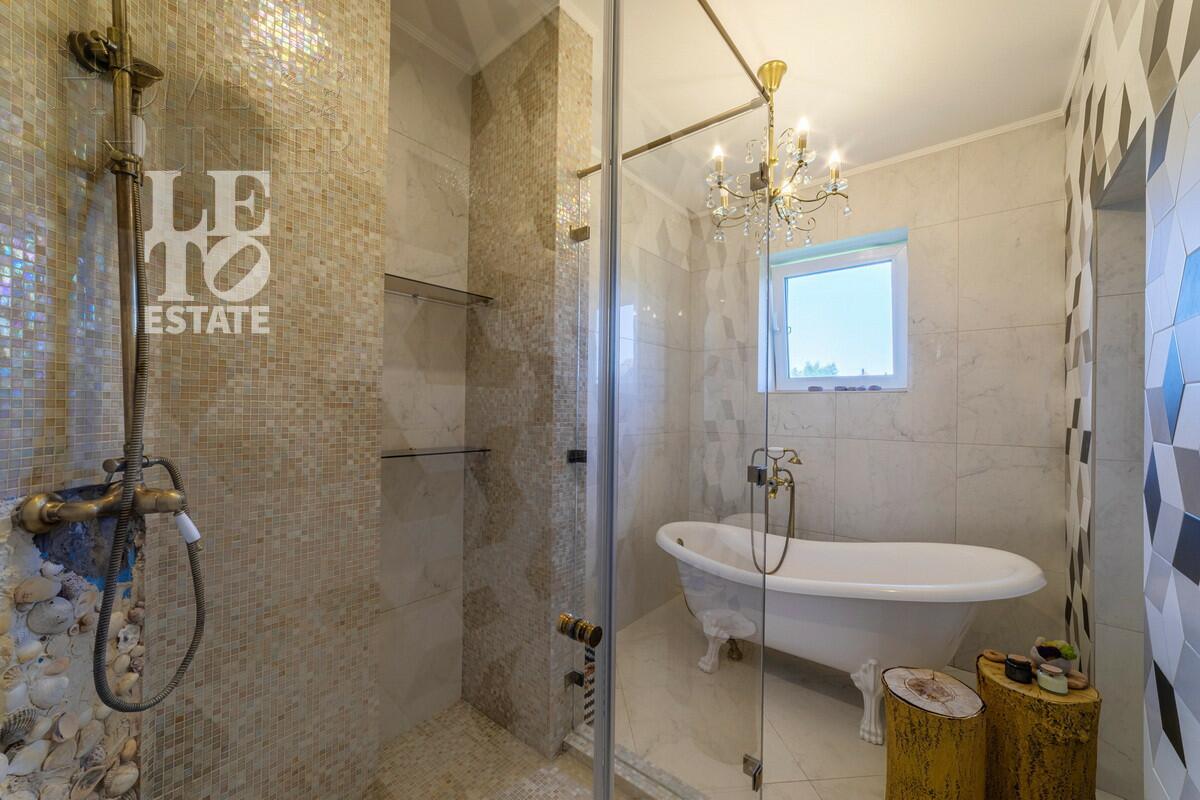 2-этажный коттедж 702.5 м² с отделкой