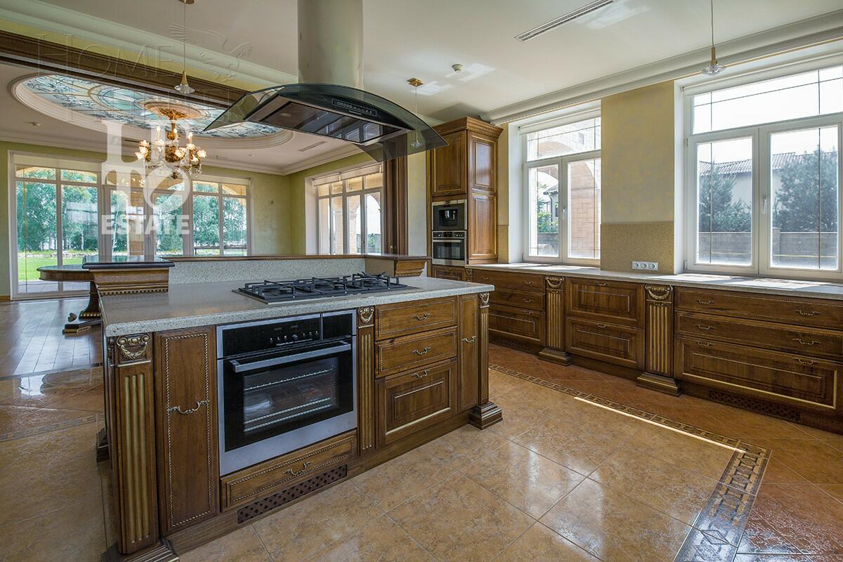 3-этажный коттедж 1 500 м² с отделкой