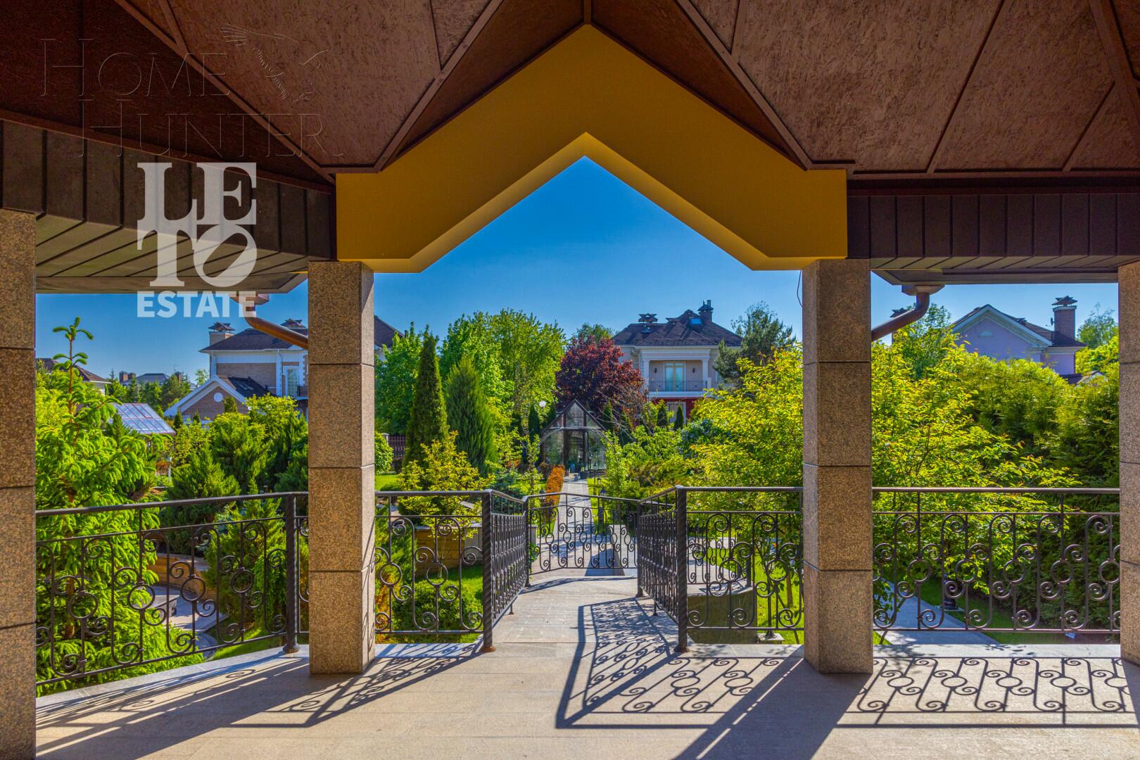 2-этажный коттедж 1 700 м² с отделкой