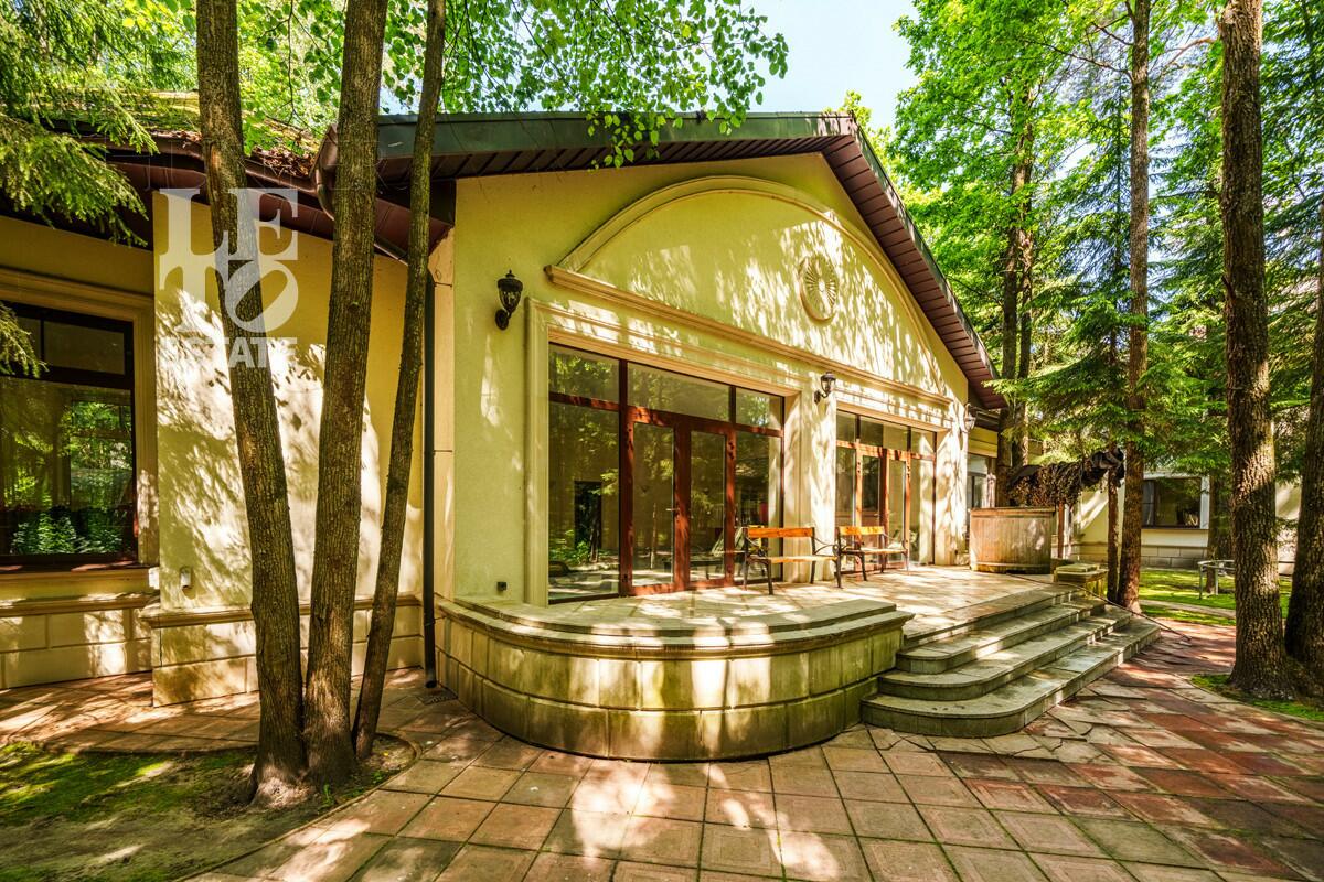 2-этажный коттедж 1 025 м² с отделкой