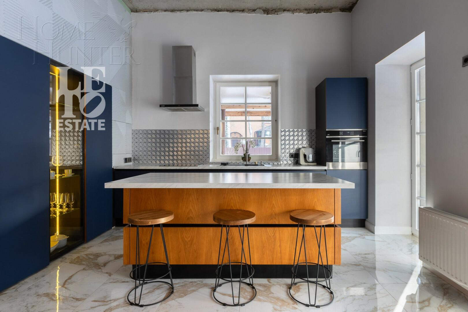 3-этажный коттедж 950 м² без отделки