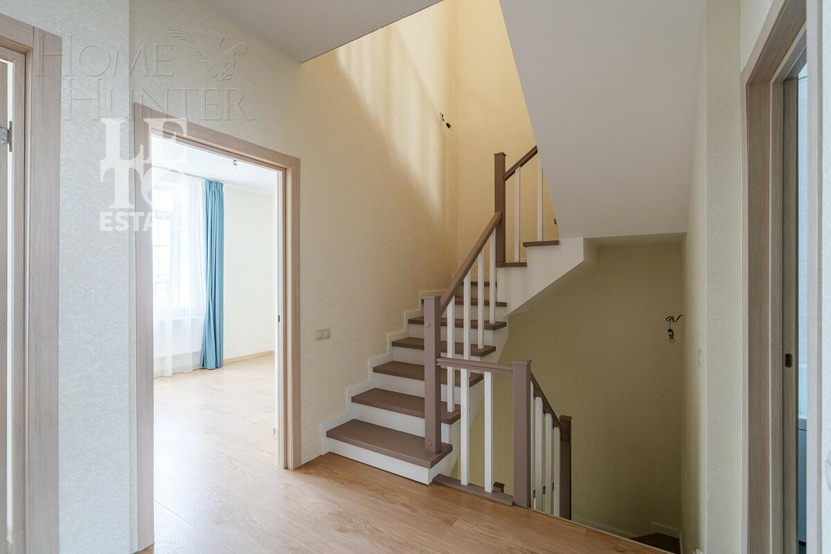 2-этажный таунхаус 286.7 м² с отделкой