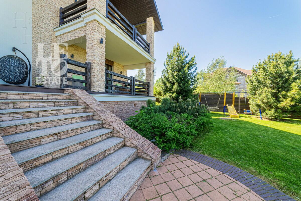 2-этажный коттедж 702.5 м² с отделкой