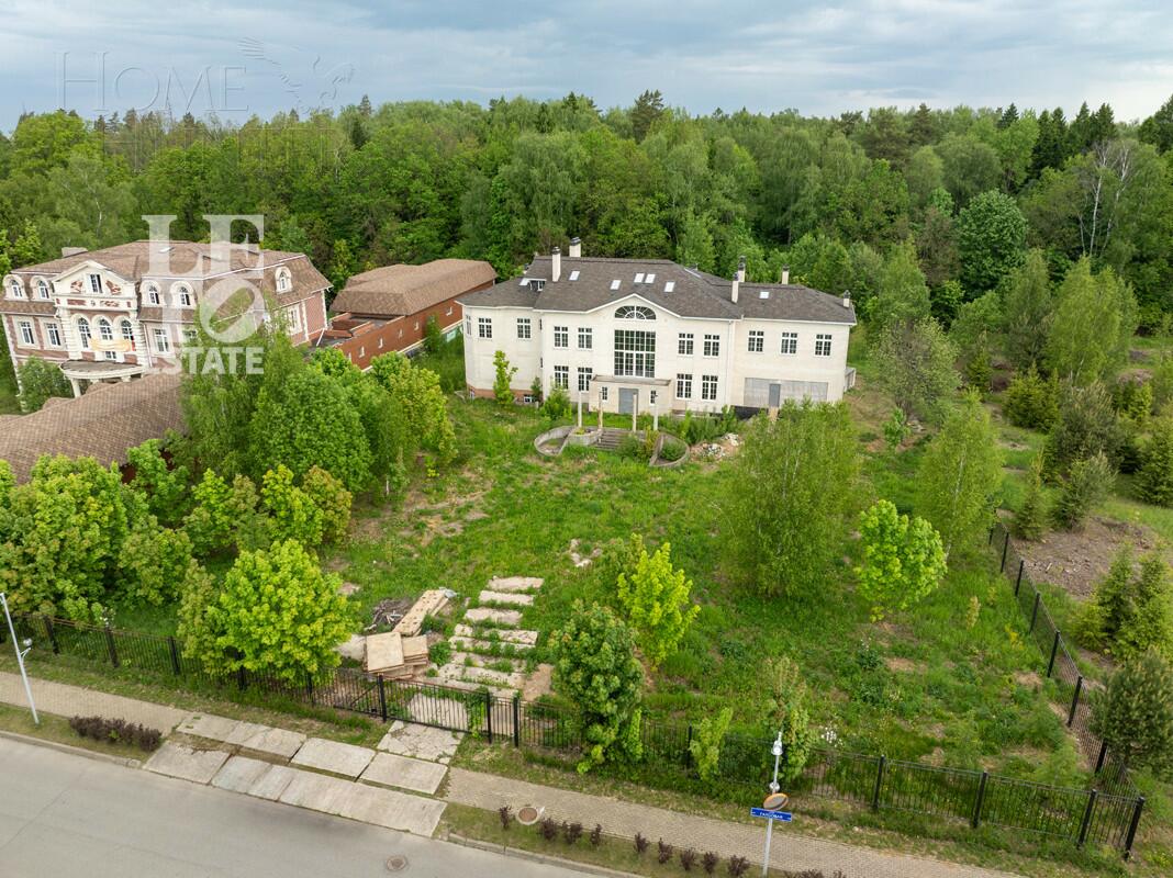 2-этажный коттедж 921 м² без отделки