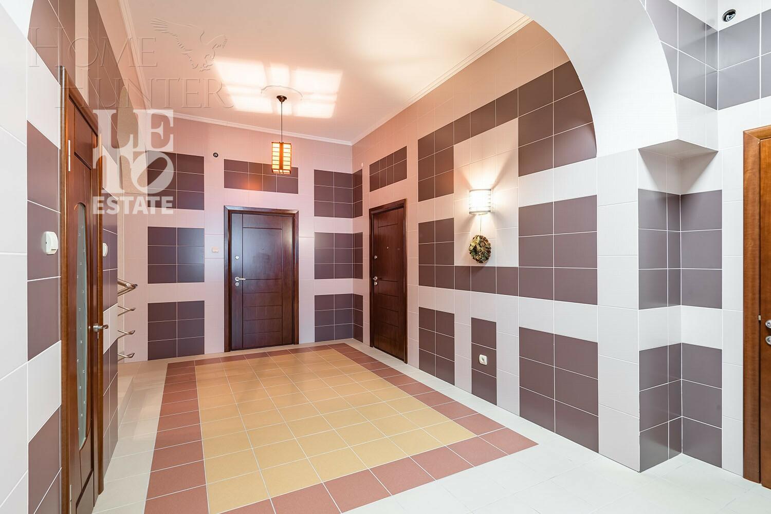 3-этажный коттедж 1 319 м² с отделкой