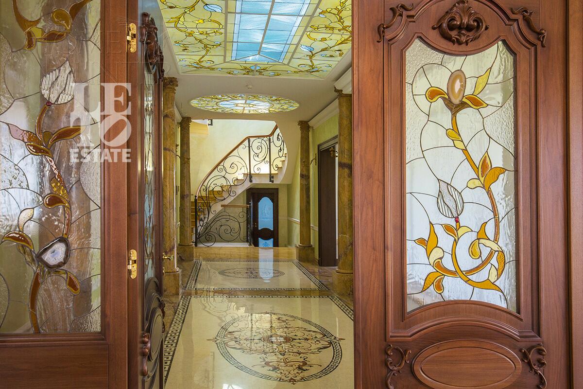 3-этажный коттедж 1 500 м² с отделкой