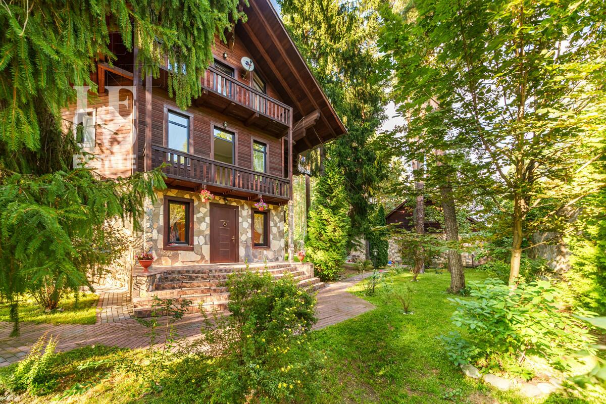 3-этажный коттедж 490 м² с отделкой