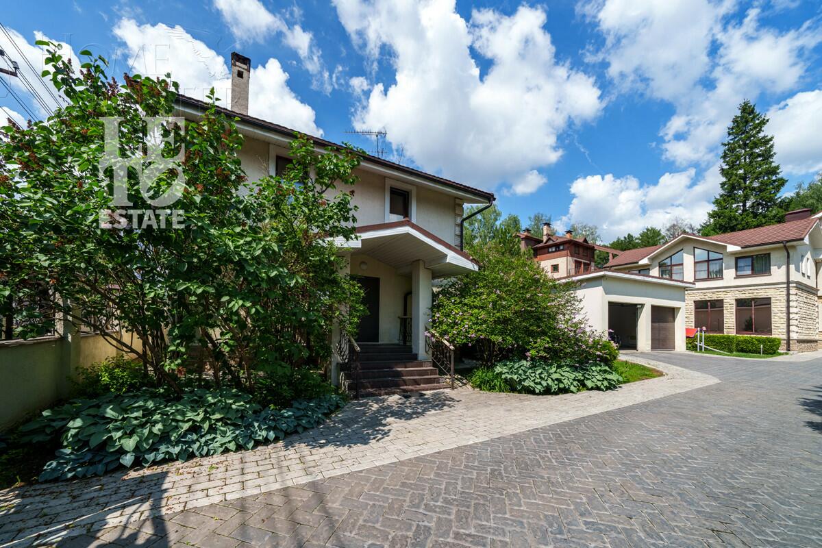 3-этажный коттедж 640 м² с отделкой