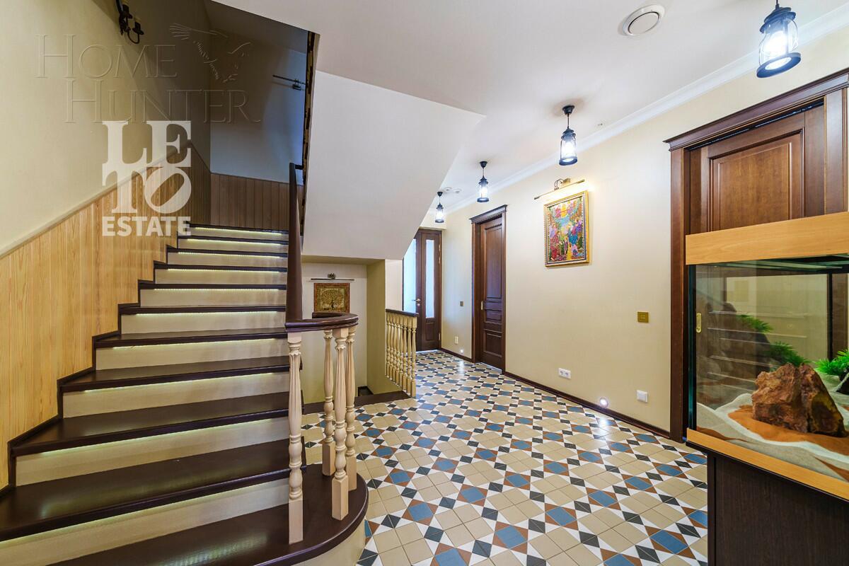 3-этажный коттедж 500 м² с отделкой