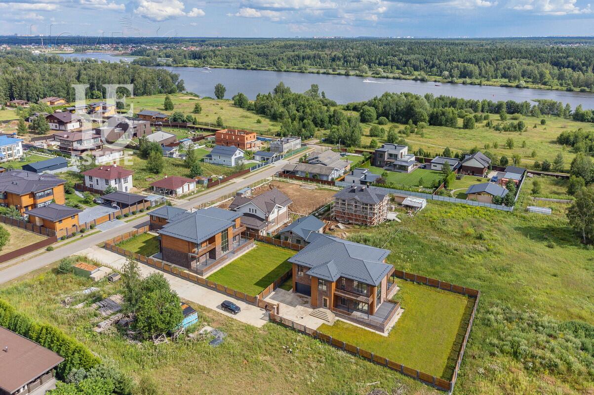 2-этажный коттедж 551.3 м² без отделки