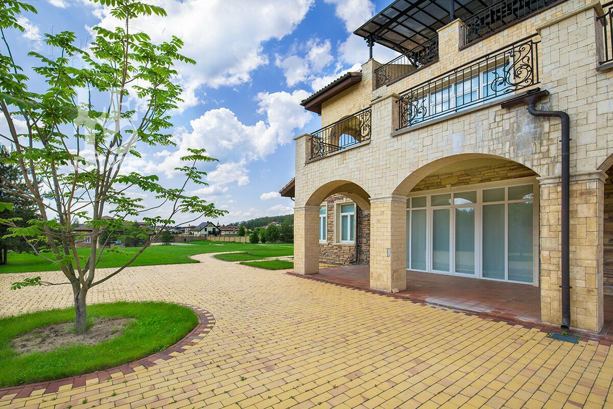 3-этажный коттедж 1 500 м² с отделкой