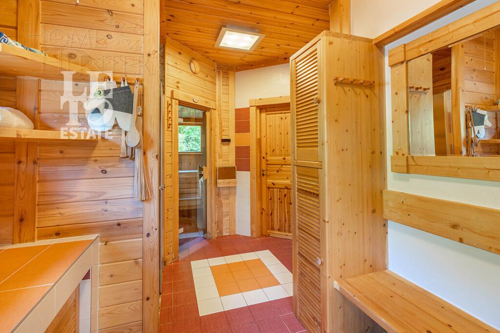 2-этажный коттедж 400 м² с отделкой