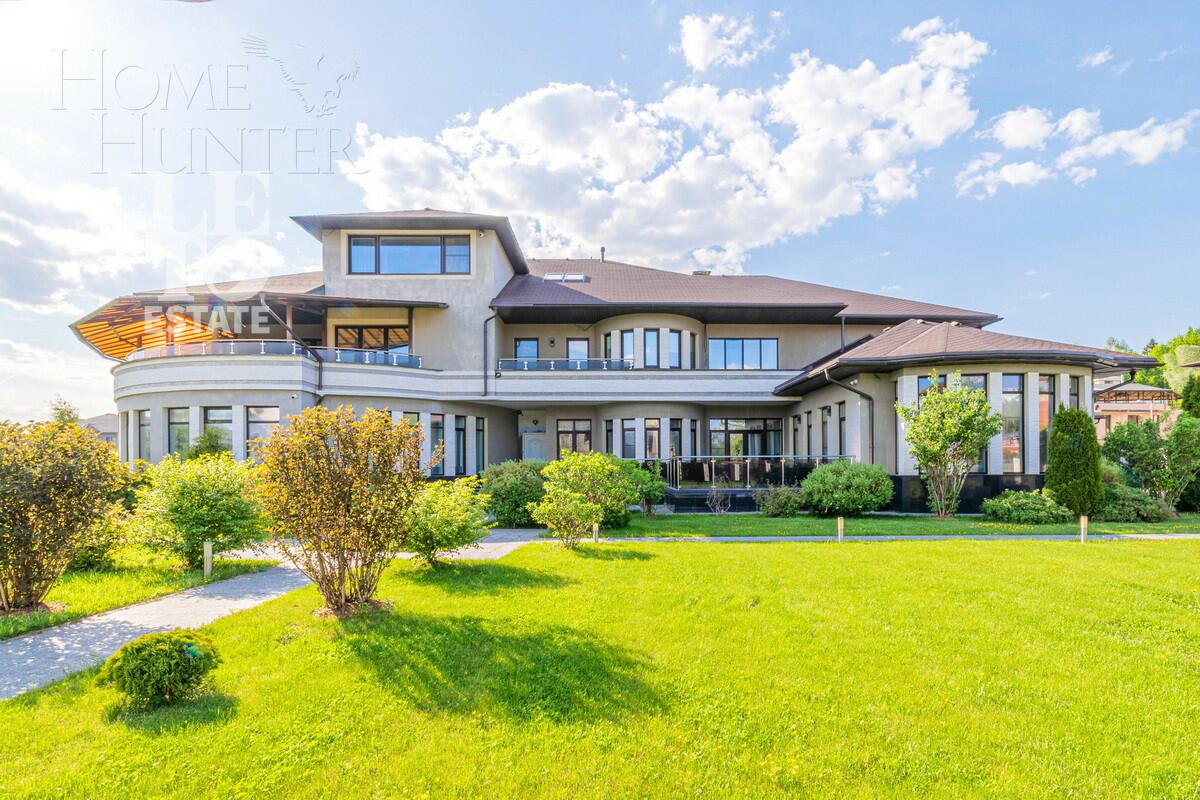 2-этажный коттедж 1 150 м² с отделкой