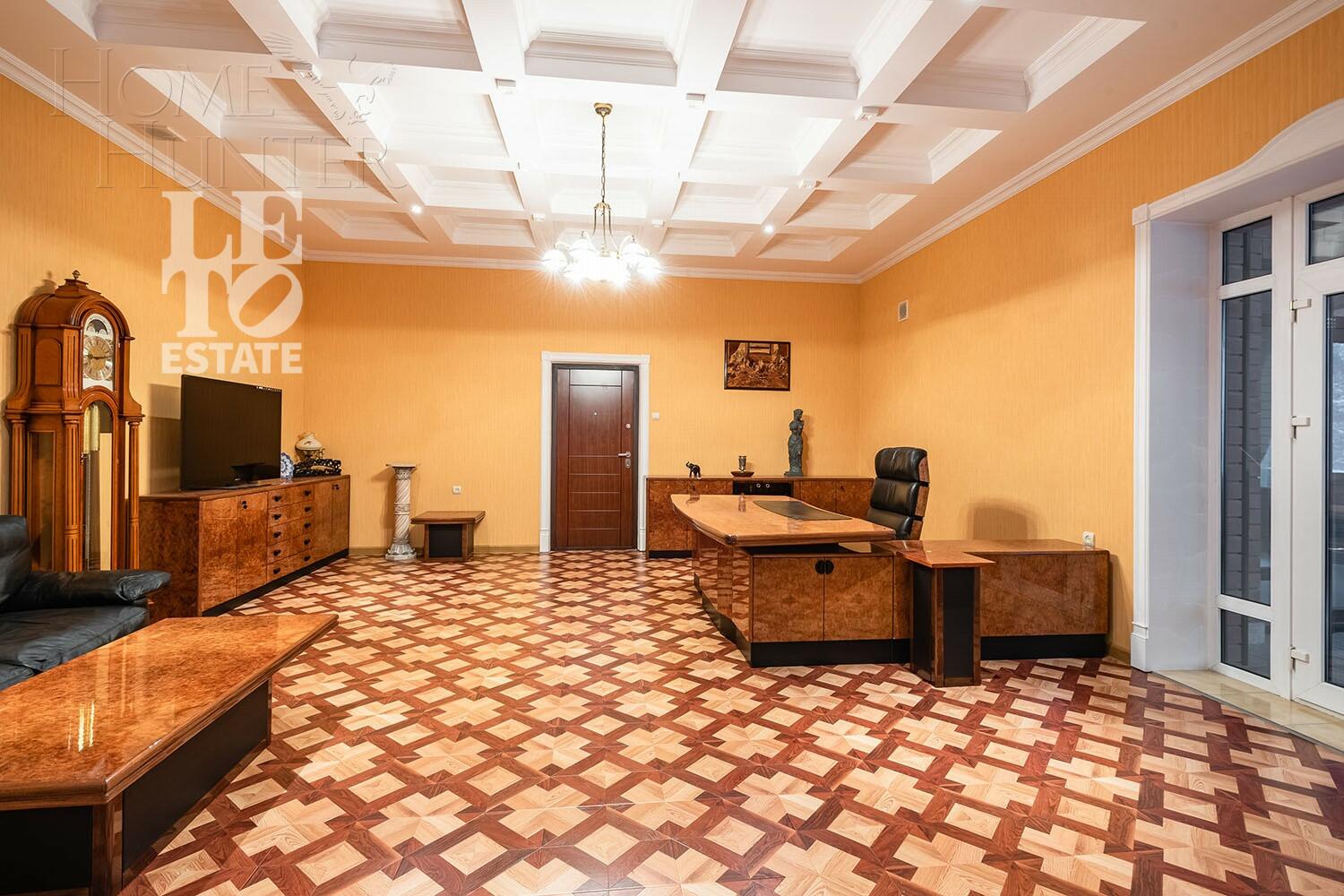 3-этажный коттедж 1 319 м² с отделкой