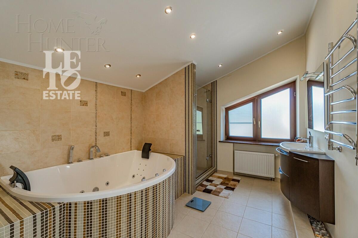 3-этажный коттедж 692.6 м² с отделкой