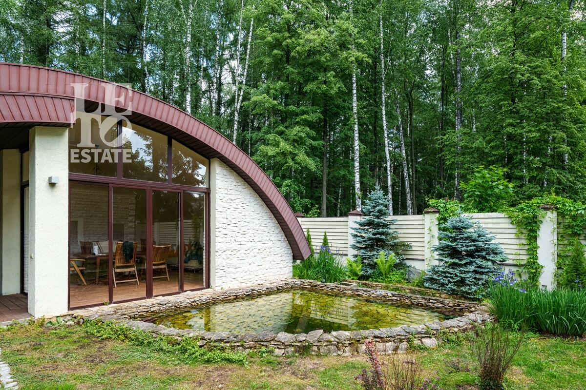 3-этажный коттедж 640 м² с отделкой