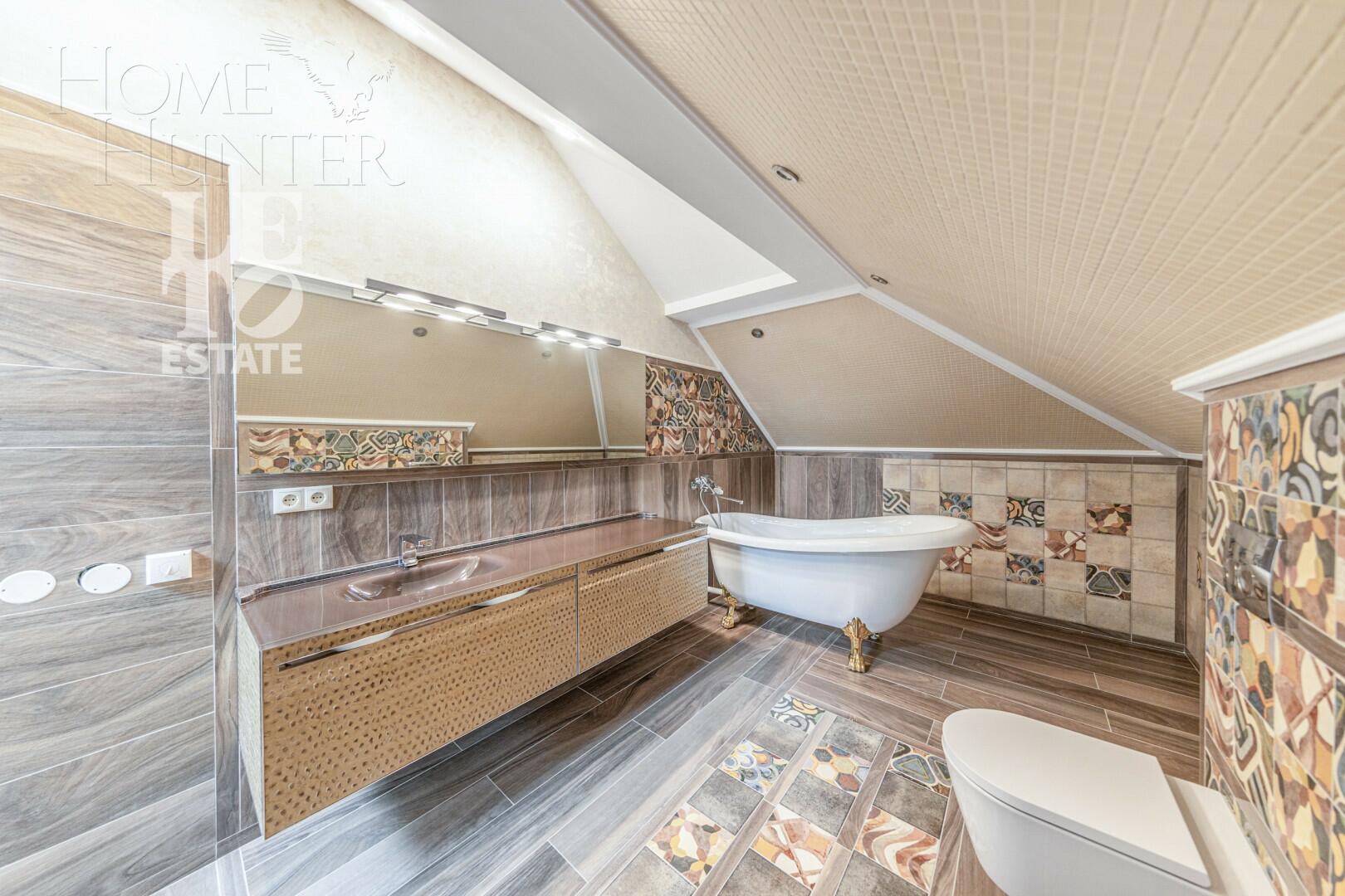 2-этажный коттедж 1 700 м² с отделкой