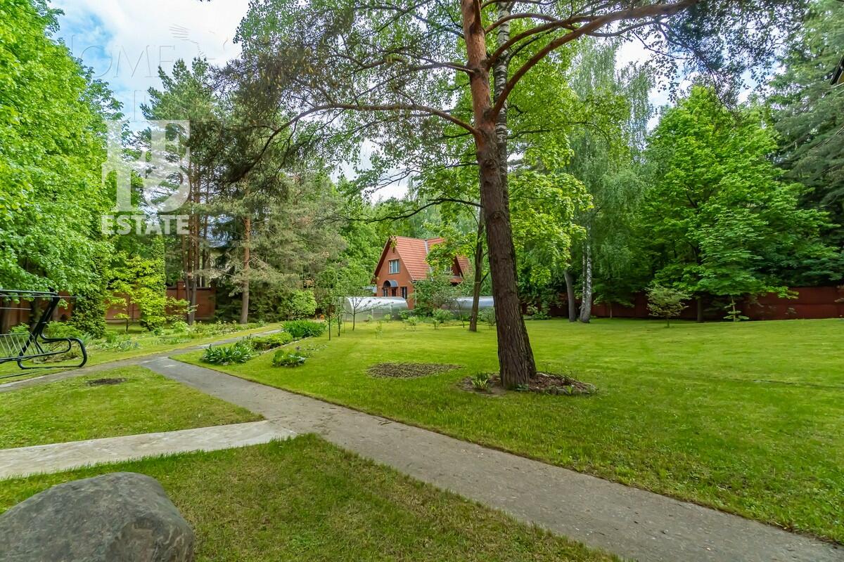 3-этажный коттедж 1 319 м² с отделкой