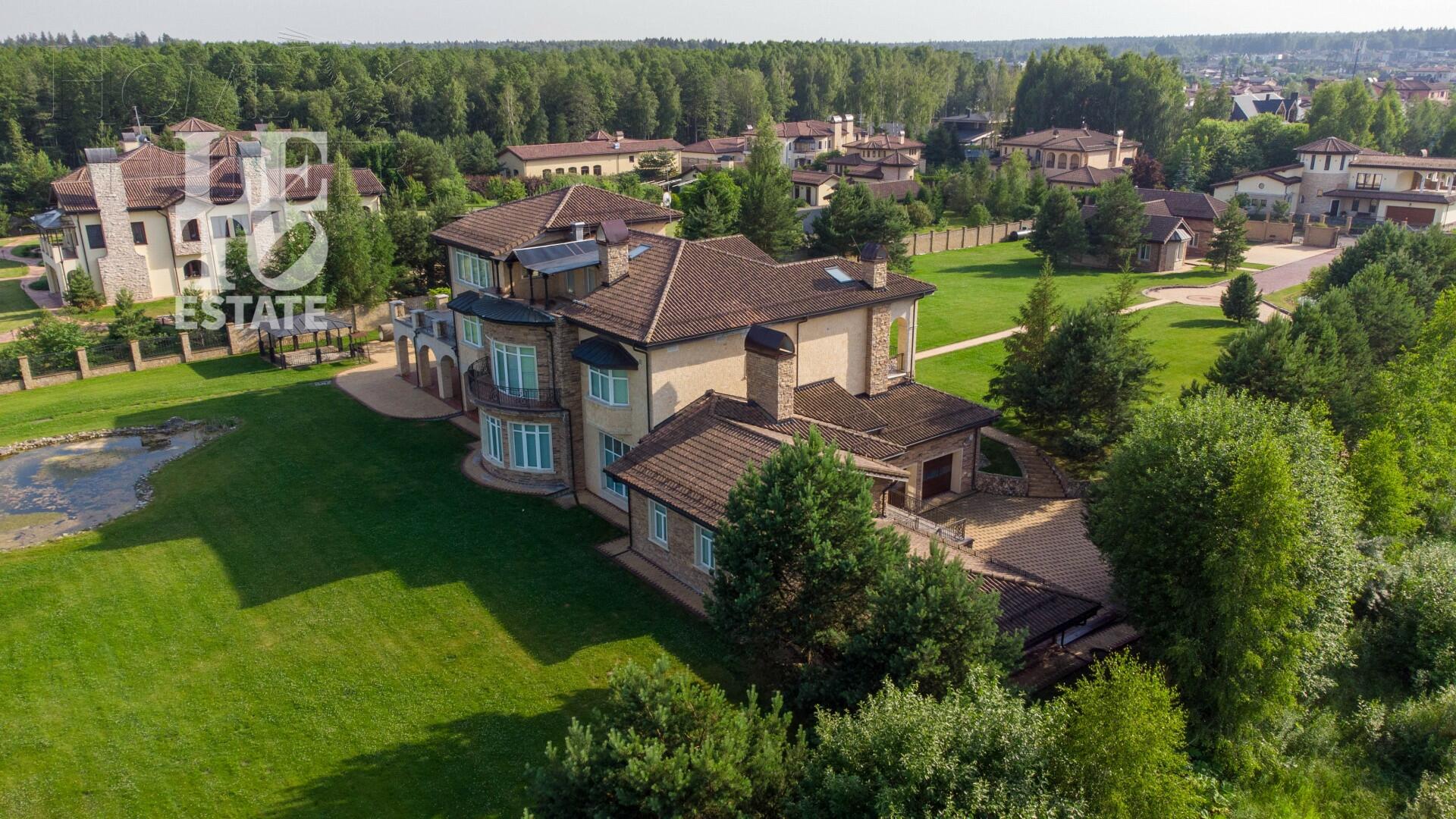 3-этажный коттедж 1 500 м² с отделкой