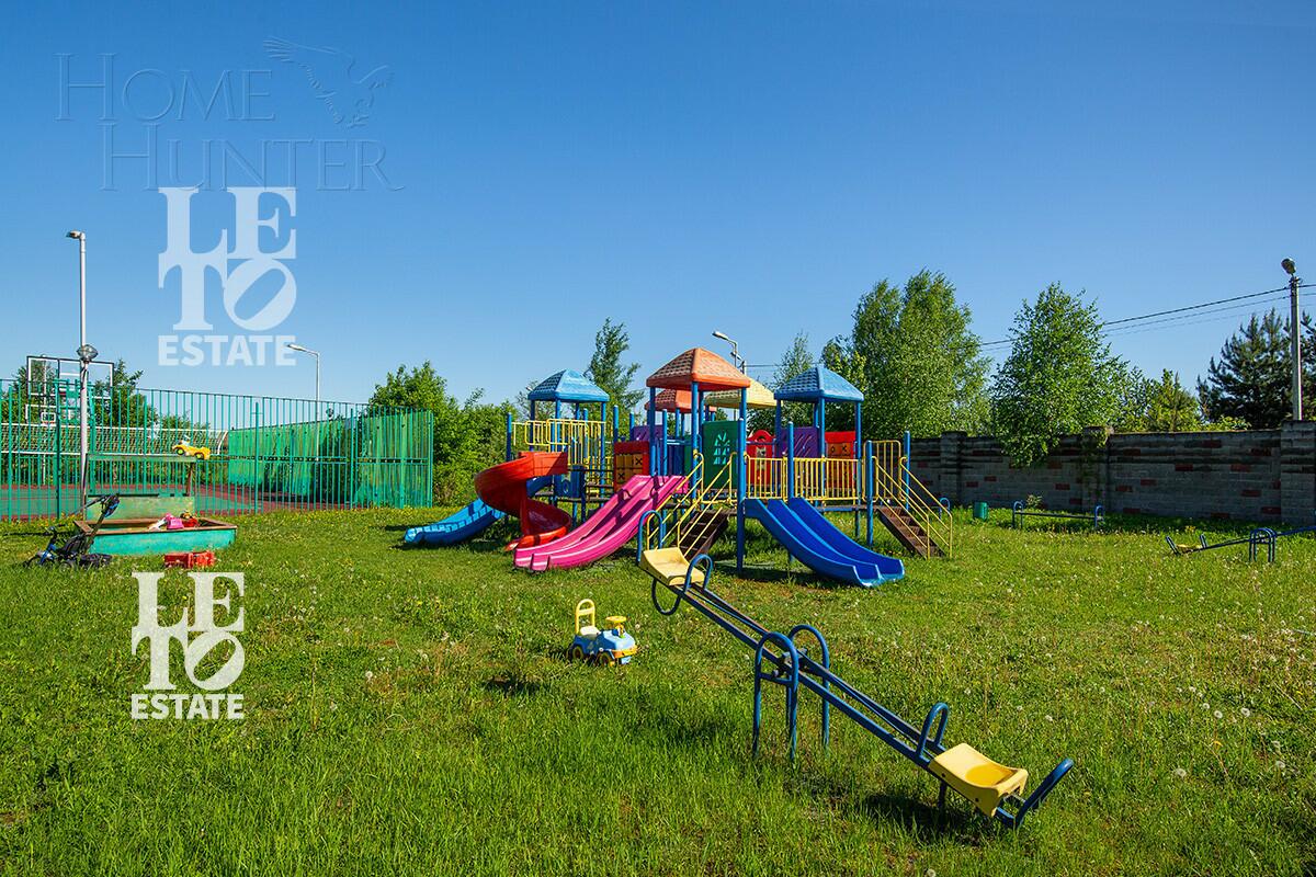 2-этажный коттедж 556.2 м² без отделки