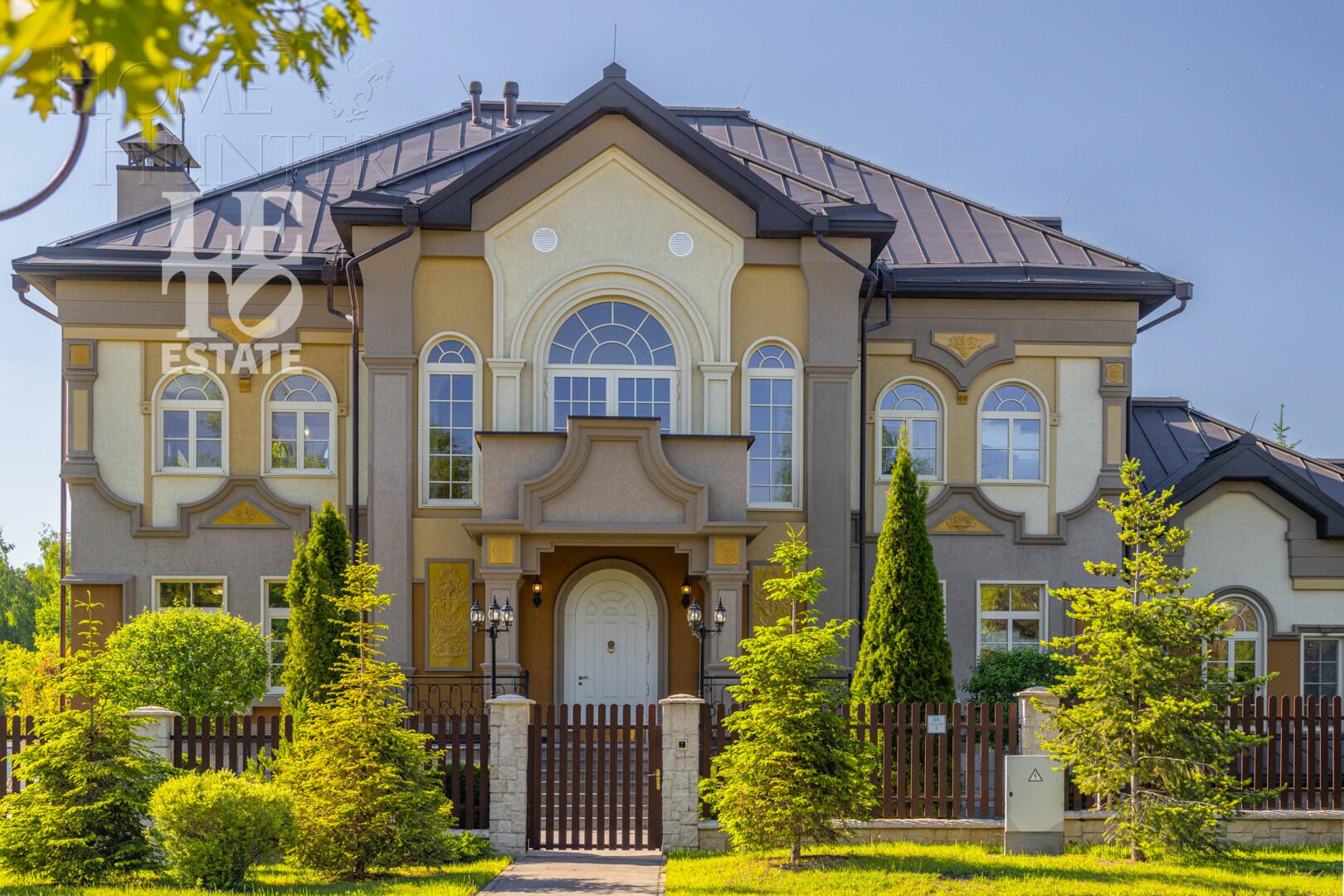 2-этажный коттедж 1 700 м² с отделкой