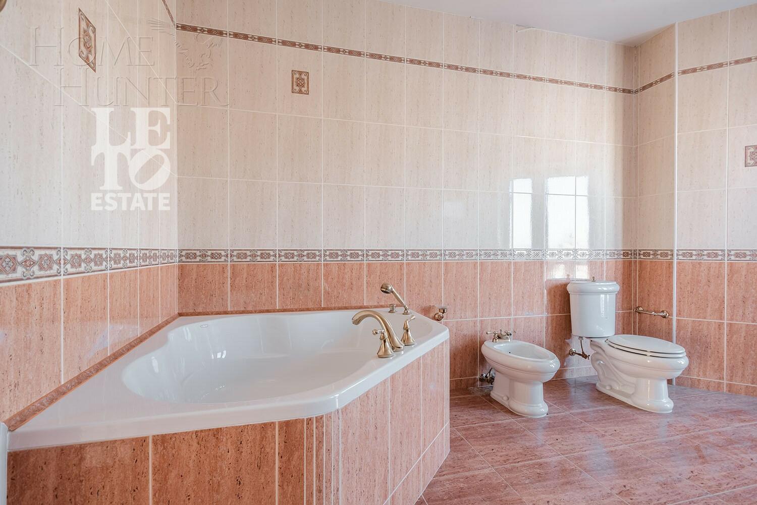 2-этажный коттедж 479.7 м² с отделкой