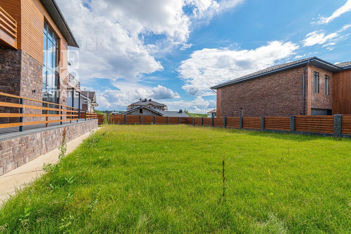 2-этажный коттедж 556.2 м² без отделки