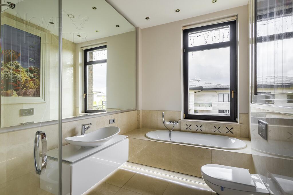 2-этажный коттедж 1 000 м² с отделкой