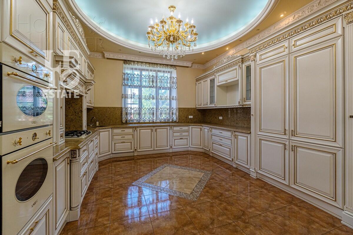 2-этажный коттедж 650 м² с отделкой