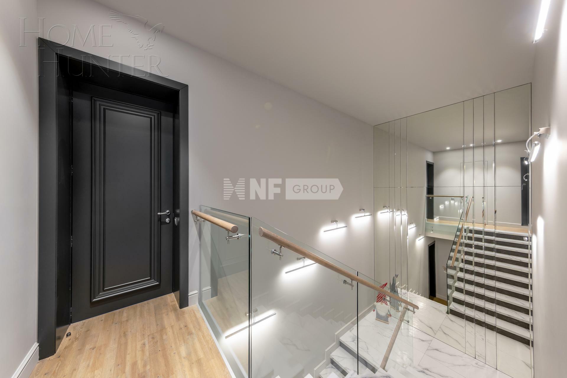 3-этажный таунхаус 290 м² с отделкой