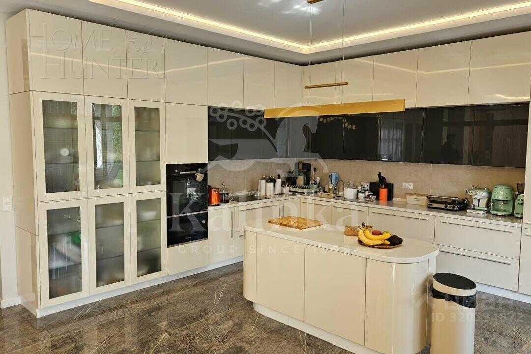 2-этажный коттедж 300 м² с отделкой