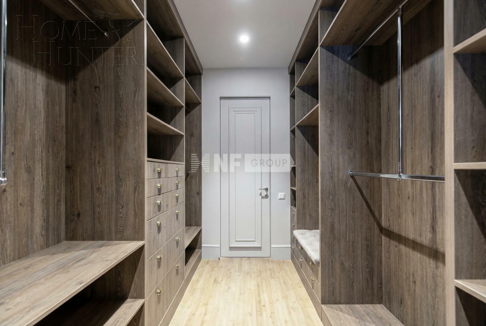 3-этажный таунхаус 290 м² с отделкой