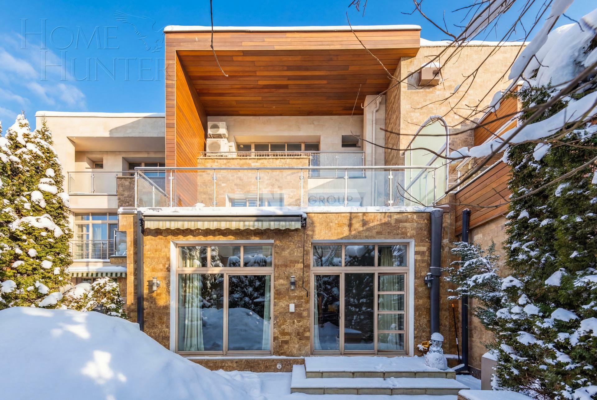 3-этажный таунхаус 290 м² с отделкой