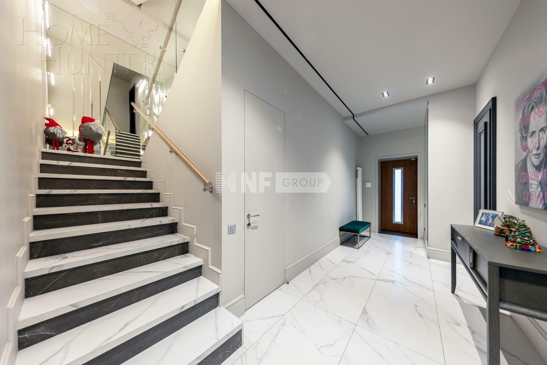 3-этажный таунхаус 290 м² с отделкой