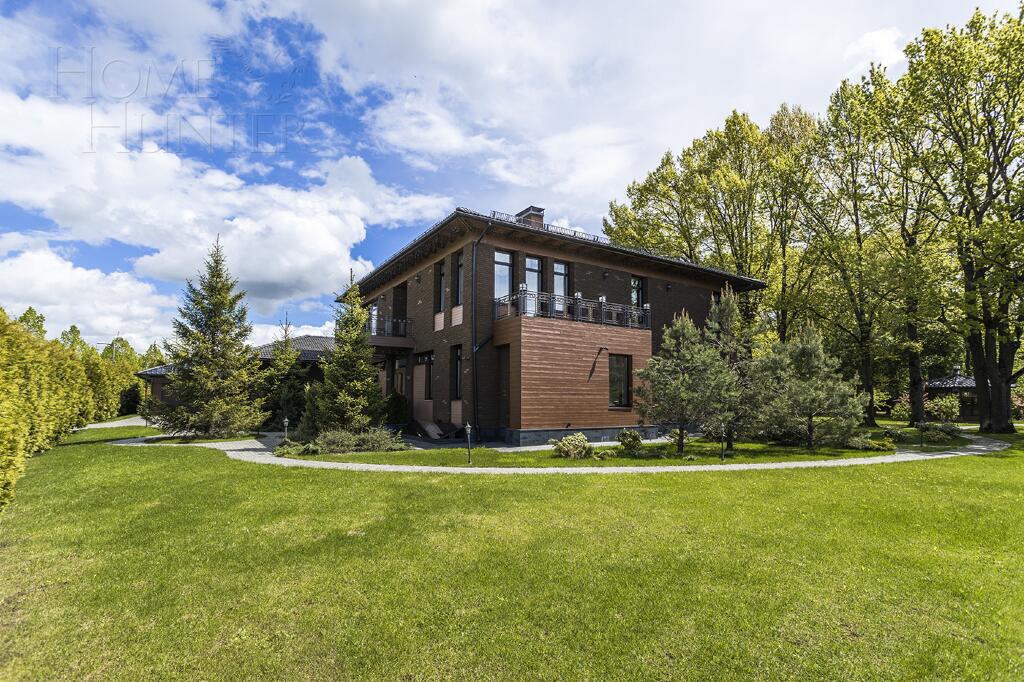 2-этажный коттедж 1 000 м² с отделкой