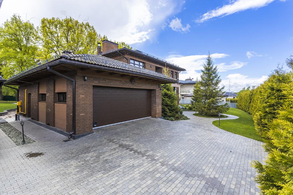 2-этажный коттедж 1 000 м² с отделкой