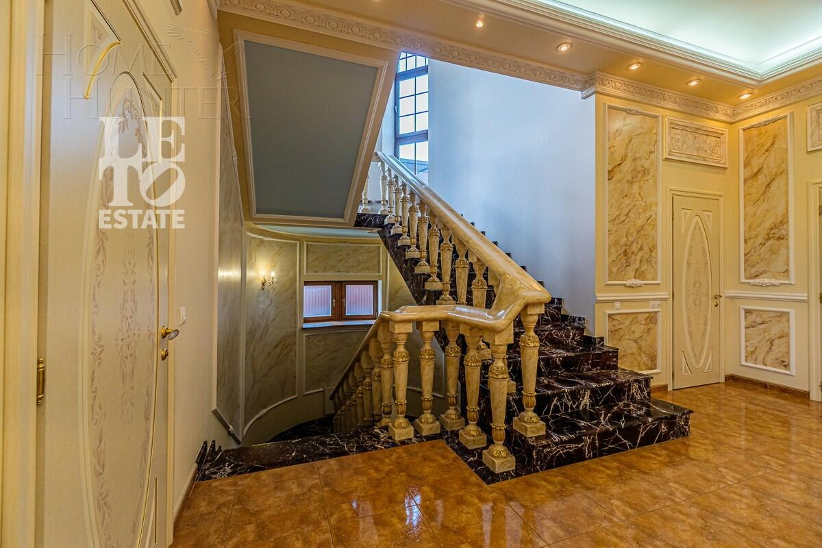 2-этажный коттедж 650 м² с отделкой