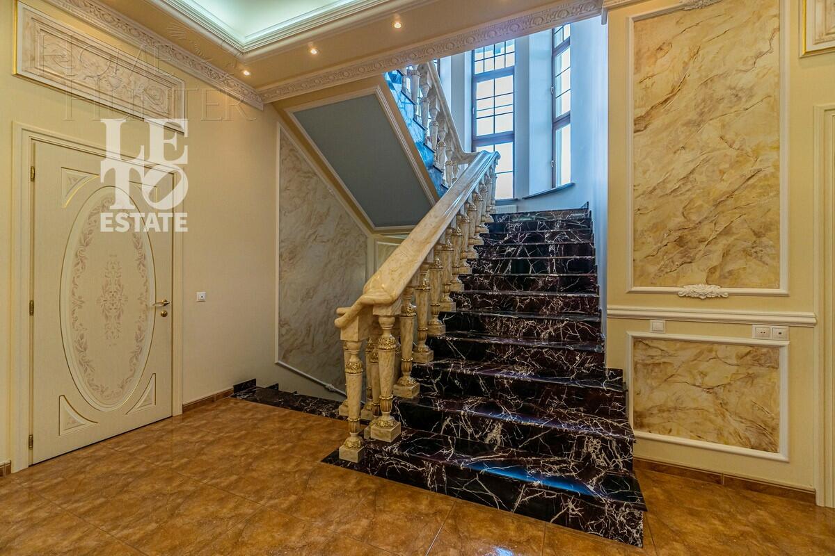 2-этажный коттедж 650 м² с отделкой