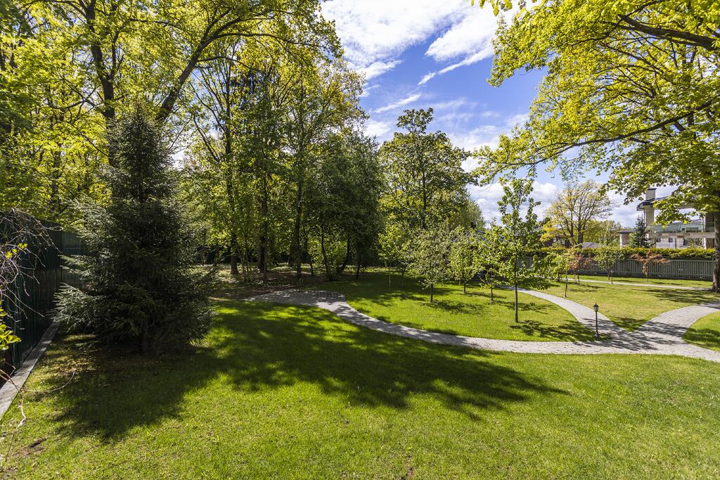 2-этажный коттедж 1 000 м² с отделкой