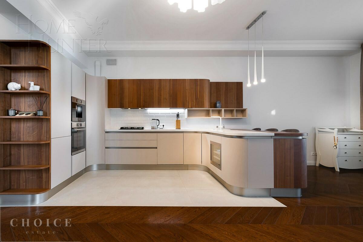 2-этажный таунхаус 293 м² с отделкой