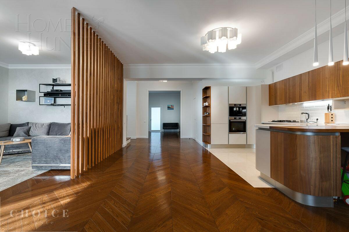 2-этажный таунхаус 293 м² с отделкой