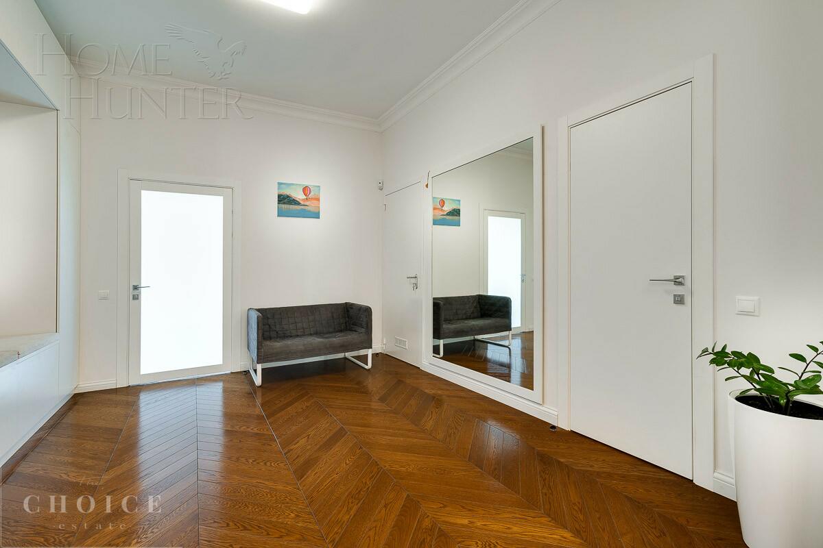 2-этажный таунхаус 293 м² с отделкой