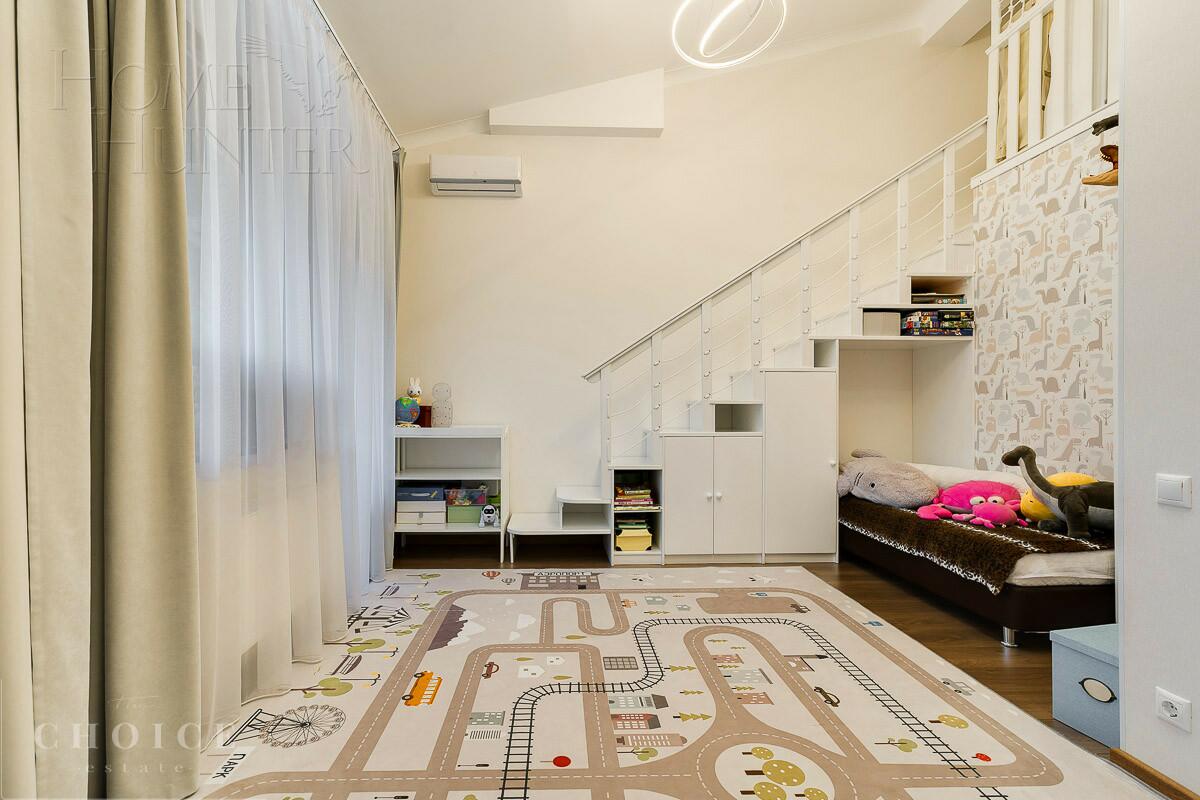 2-этажный таунхаус 293 м² с отделкой