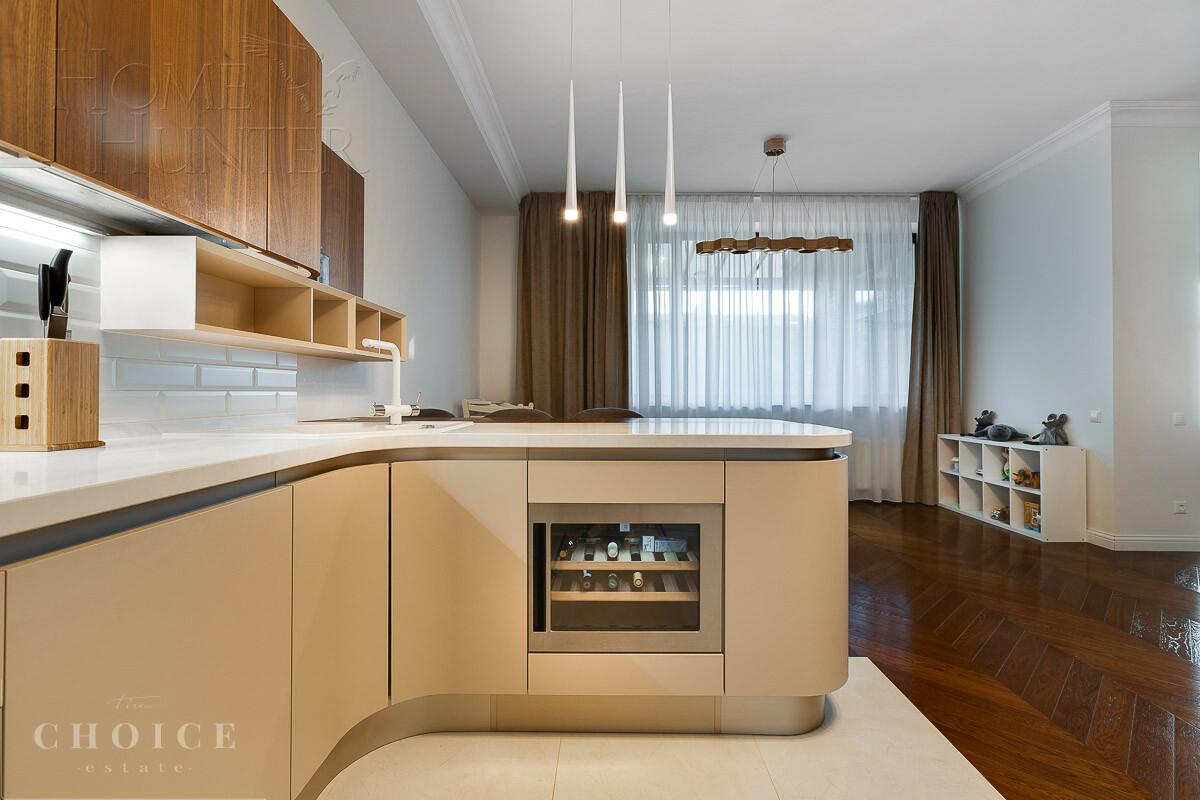 2-этажный таунхаус 293 м² с отделкой