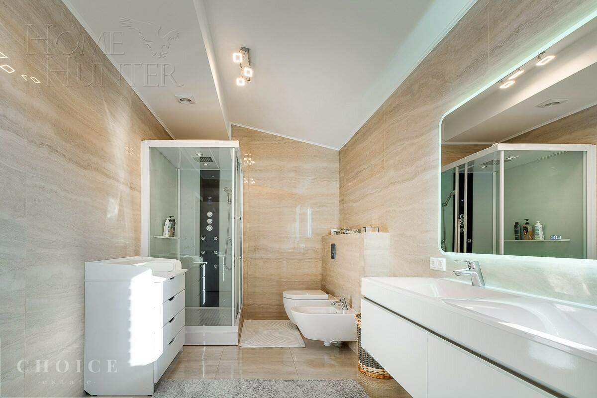 2-этажный таунхаус 293 м² с отделкой