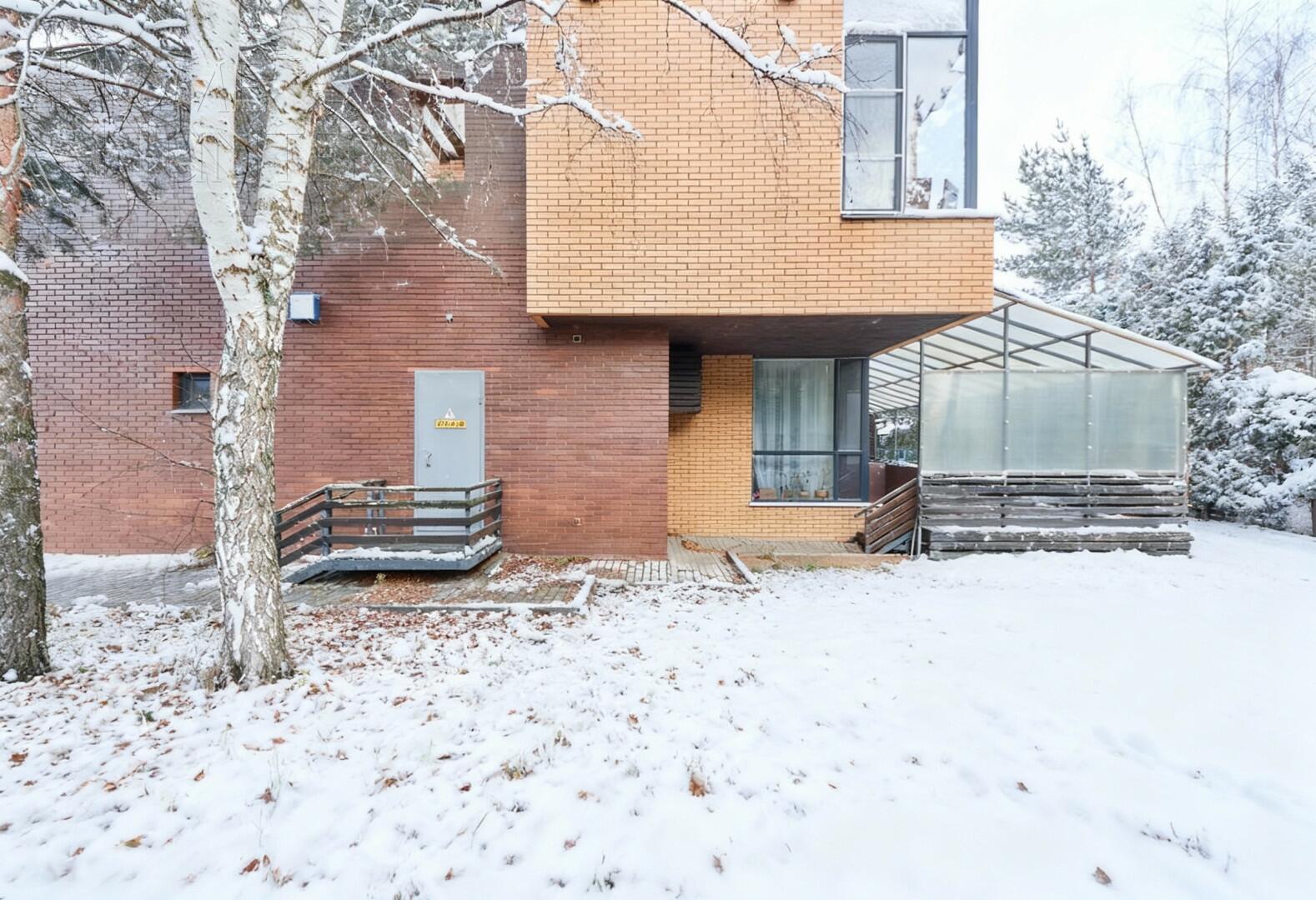 2-этажный таунхаус 400 м² без отделки