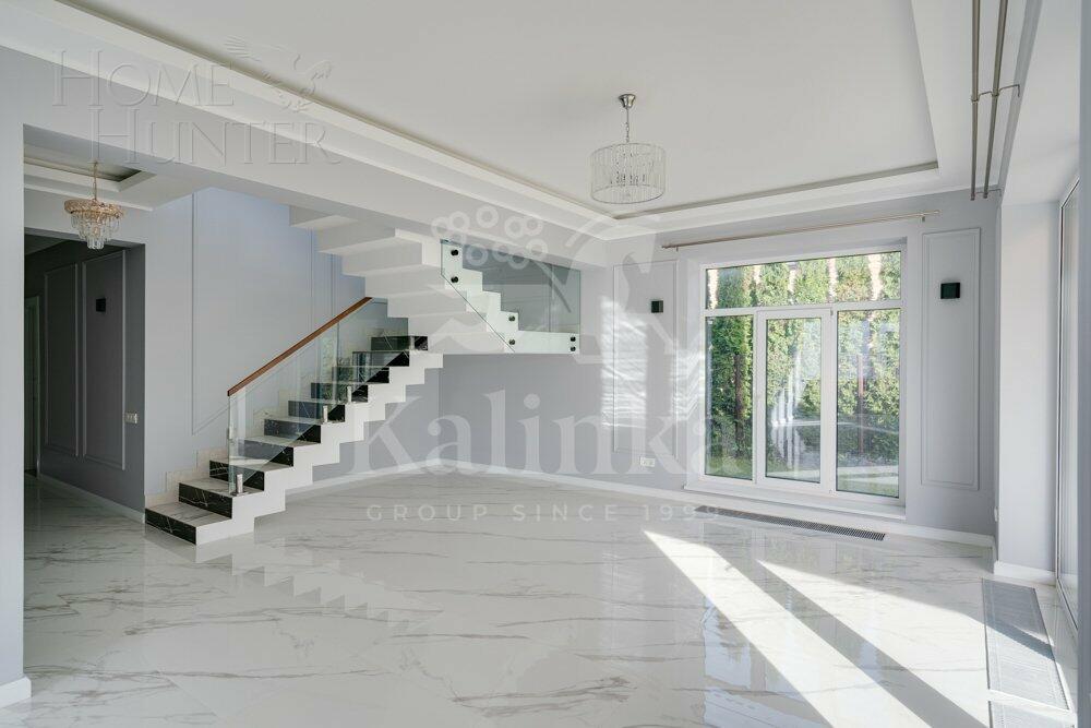 2-этажный коттедж 250 м² с отделкой